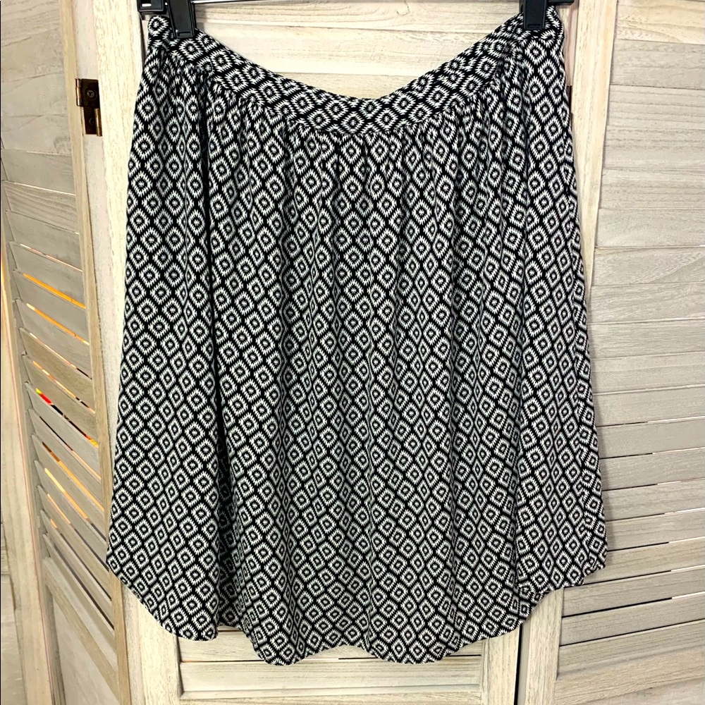 Black & white LOFT skirt